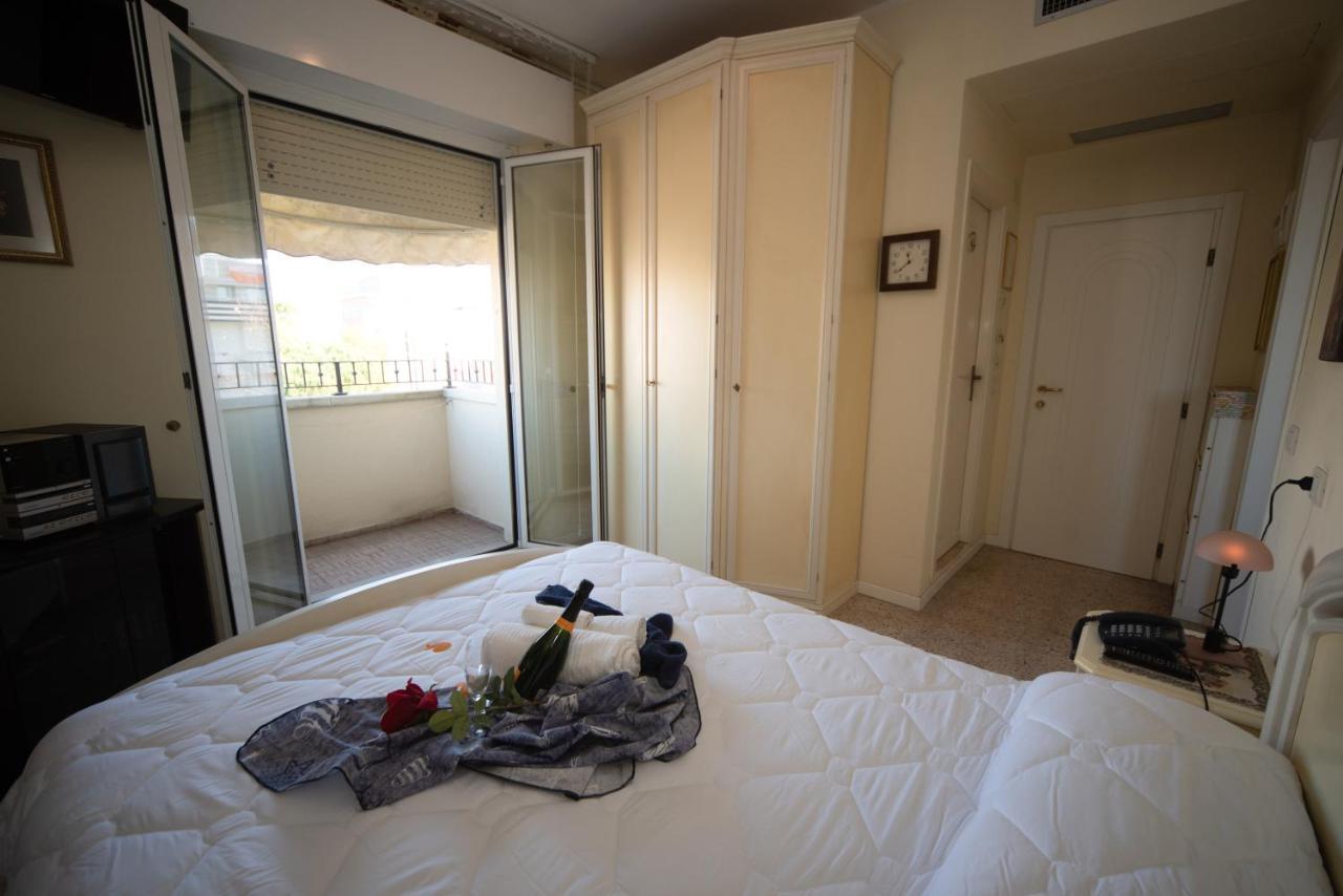 Hotel Cristina Hospitality Centrale (Adults Only) Riccione Buitenkant foto