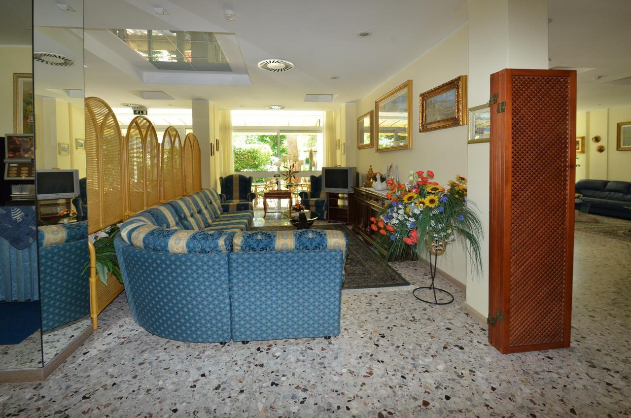 Hotel Cristina Hospitality Centrale (Adults Only) Riccione Buitenkant foto