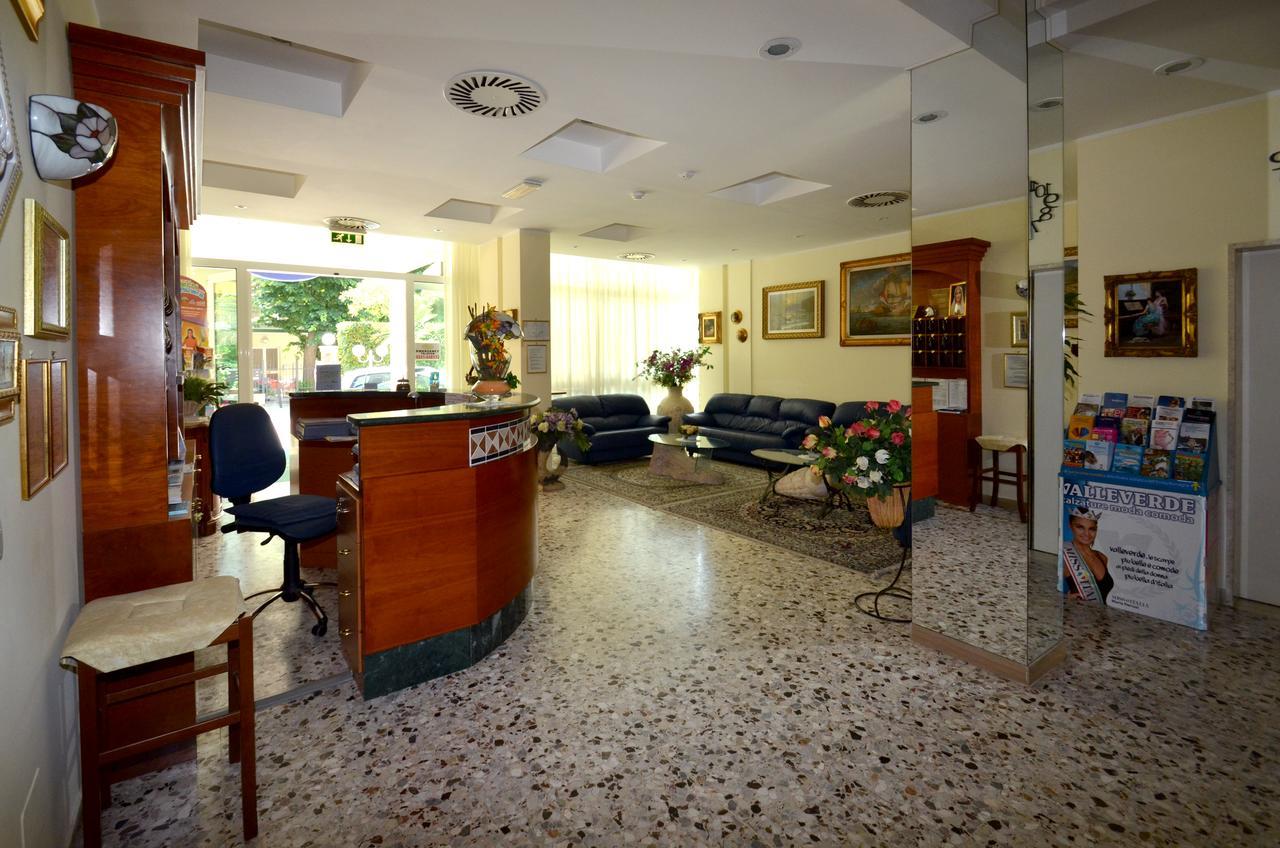 Hotel Cristina Hospitality Centrale (Adults Only) Riccione Buitenkant foto