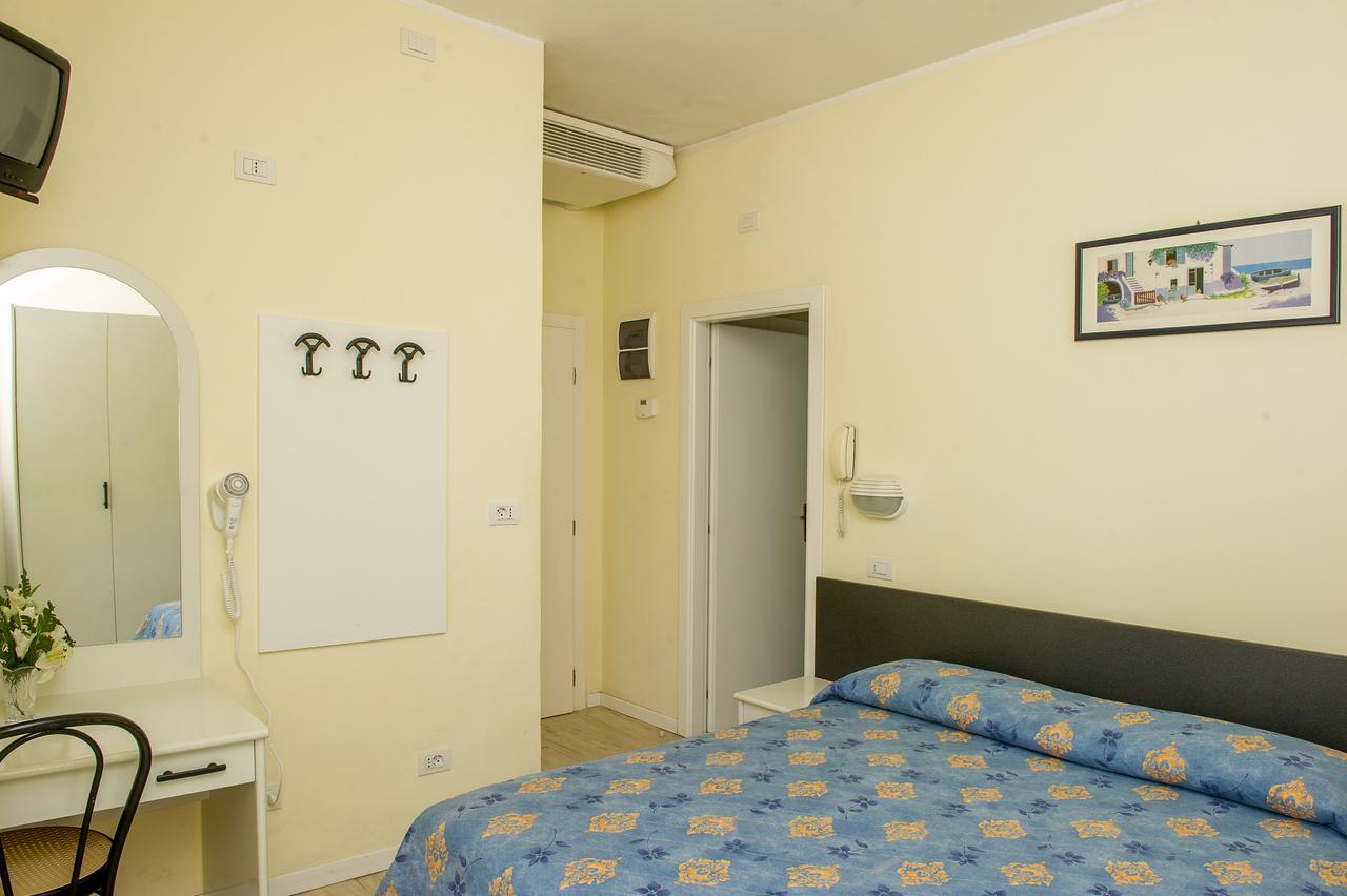 Hotel Cristina Hospitality Centrale (Adults Only) Riccione Buitenkant foto